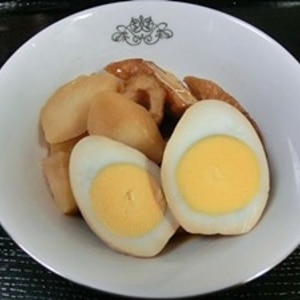 じゃがいもを、ゆで卵と一緒に、甘辛く煮てみました。